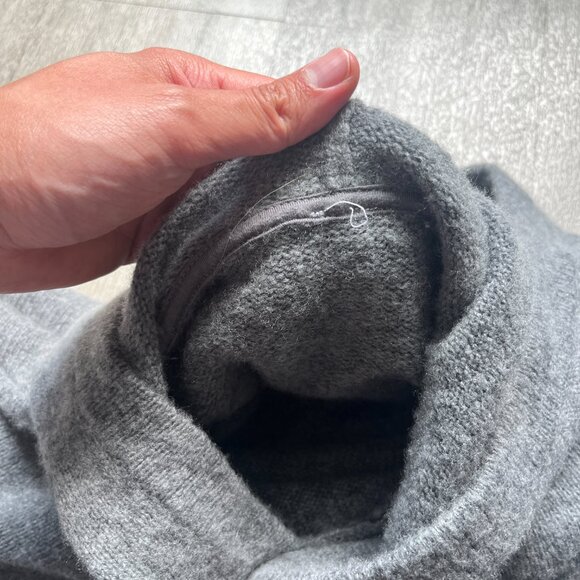 Alo - New Class Cashmere Hoodie - Platinum Grey - Picture 3 of 4